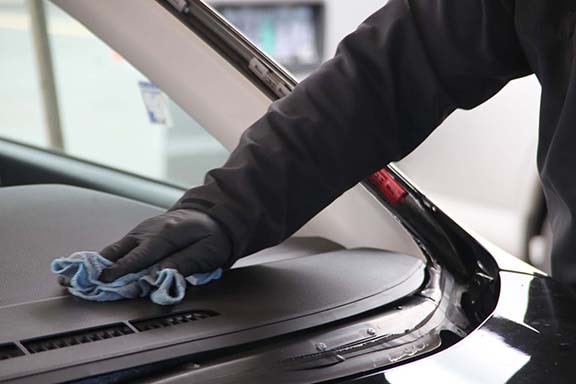 Technicians Replace Your Broken Auto Glass